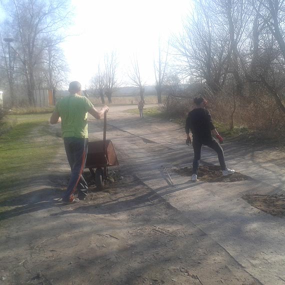  Czytelnik: Za atanie dziur w cinie wzia si sama pani Sotys