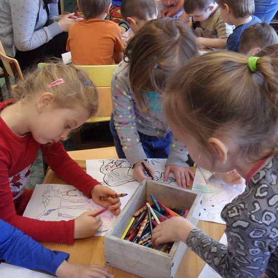 Gumisie i lekcja z ywymi zwierztkami w bibliotece w Dziwnowie