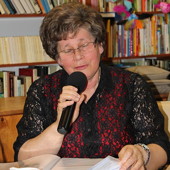 Wiosenny wieczór poezji w bibliotece w Międzyzdrojach
