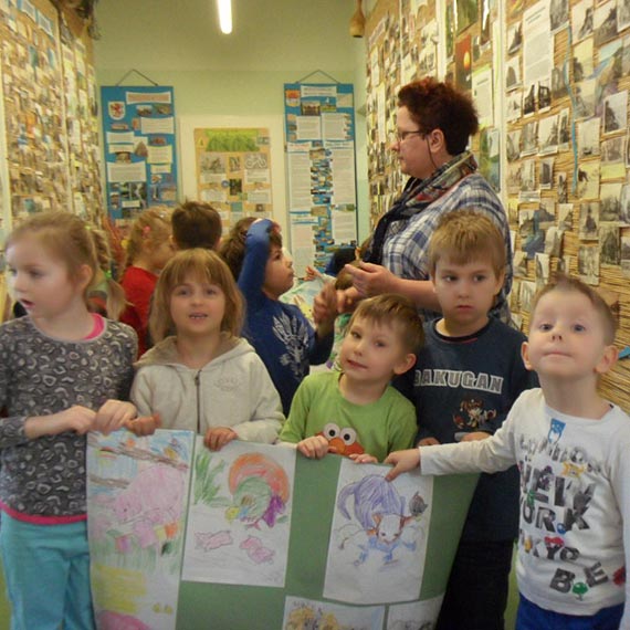 Gumisie i lekcja z ywymi zwierztkami w bibliotece