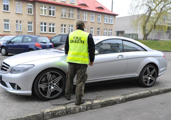 W Kamieniu Pomorskim stra graniczna zatrzymaa luksusowego mercedesa