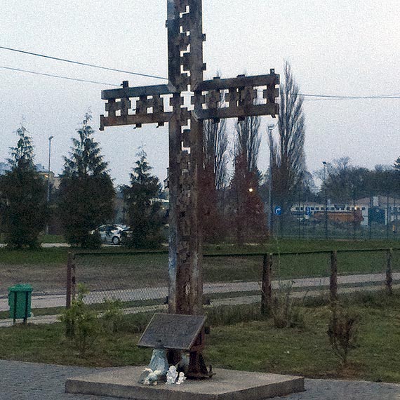 Modlitwa i znicze w pit rocznic tragedii na ulicy Woliskiej