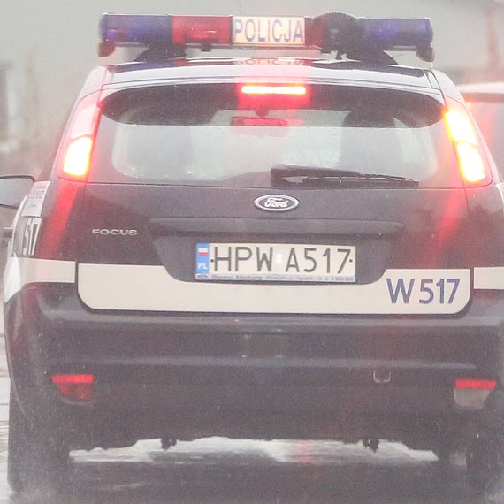 Auto uderzyło w drzewo. Kierowca zginął na miejscu