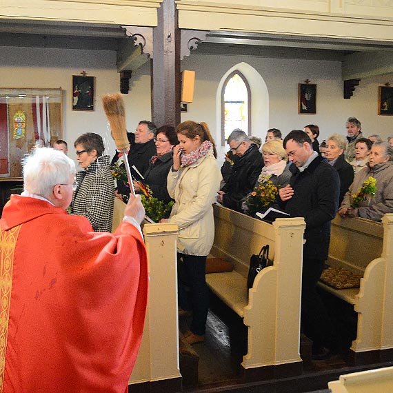 Wsplna palmowa procesja wiernych Wapnicy i Lubina