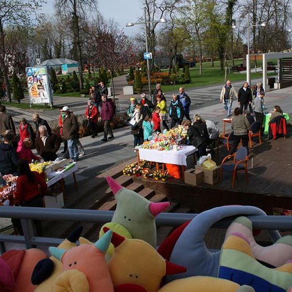 Kiermasz Wielkanocny oraz przedstawienie teatralne pt. "Wiosna na łące" w Międzyzdrojach