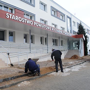 Przeprowadzka opnia si. Starosta czeka na meble