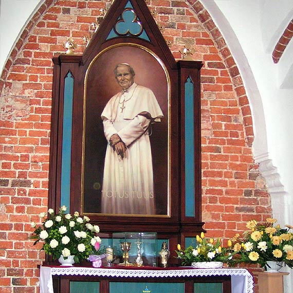 Ołtarz Błogosławionego Jana Pawła II w katedrze kamieńskiej