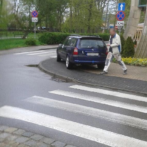 W Midzyzdrojach prawdziwy mistrz parkowania zaj cay chodnik