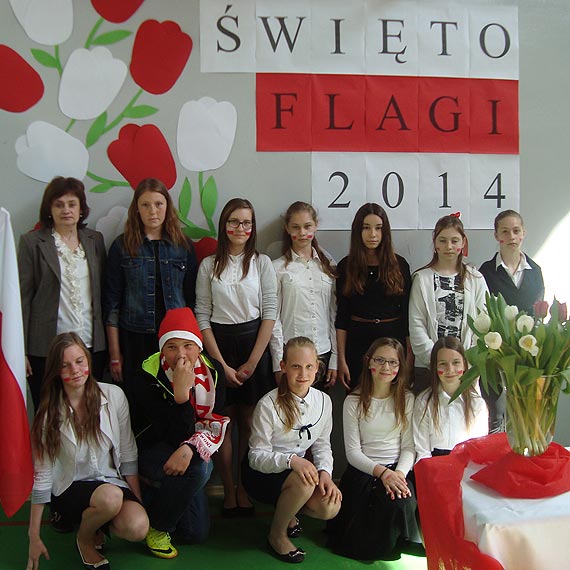 Obchody Święta Flagi w Szkole Podstawowej w Wysokiej Kamieńskiej