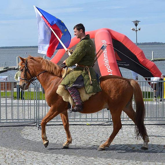 Koń, łuk i biało - czerwona. Czyli dodatkowe atrakcje na Festiwalu Dominikańskim w Kamieniu