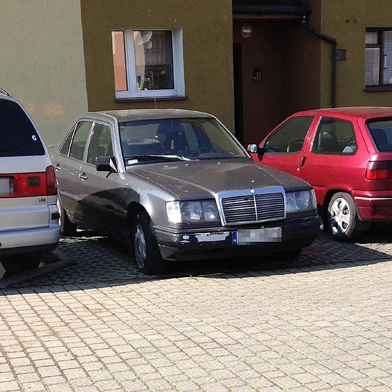 Wacicielka mercedesa: Auto ma ubezpieczenie oraz wszystkie potrzebne dokumenty