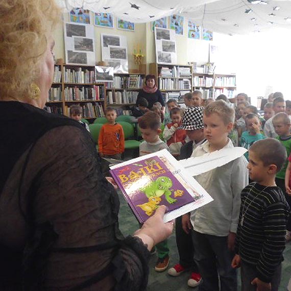 witowanie 8 maja „Dnia wszystkich bibliotekarzy” w Dziwnowie