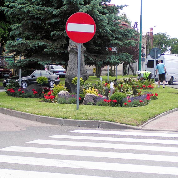 Kamie Pomorski  kwiatami  wita  wakacyjnych  goci