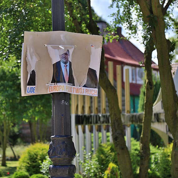 W Kamieniu Pomorskim nadal wisz plakaty wyborcze