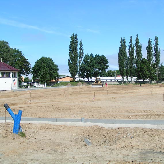 W Kamieniu Pomorskim ruszyła budowa boiska do piłki nożnej – ciąg dalszy