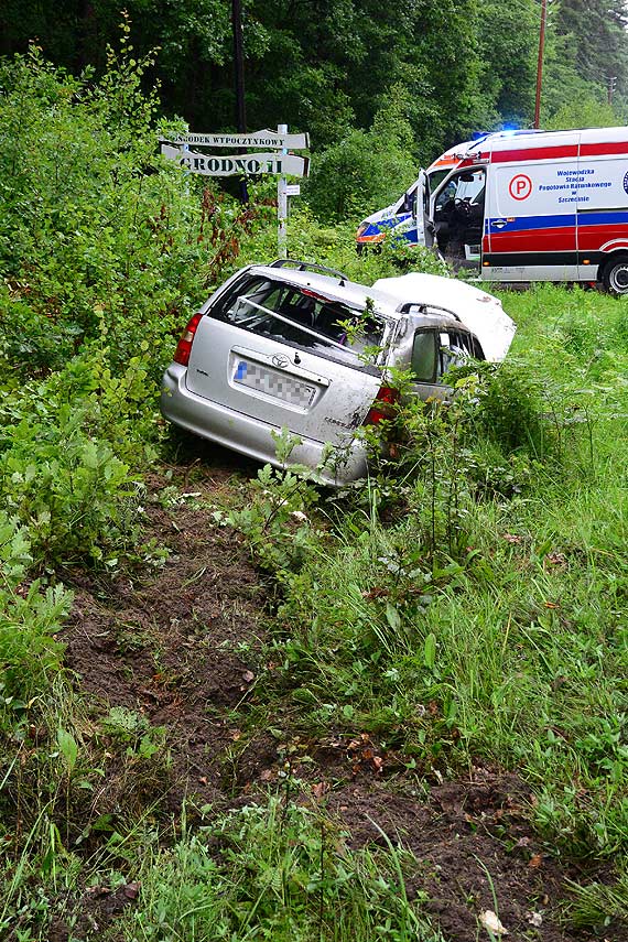 Wypadek za Wisek. Podr zakoczyli …w rowie