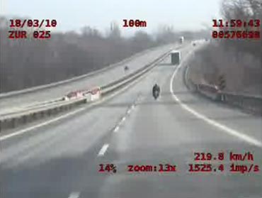 Pdzi motocyklem prawie 220 km/h