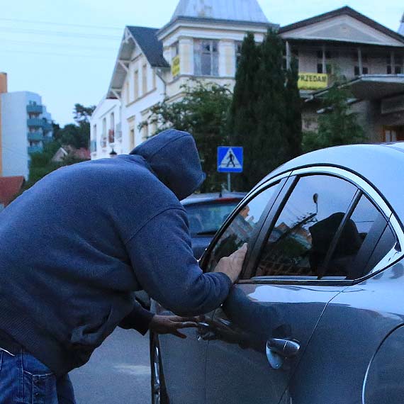W powiecie kamieskim zodzieje samochodw nadal czuj si bezkarni