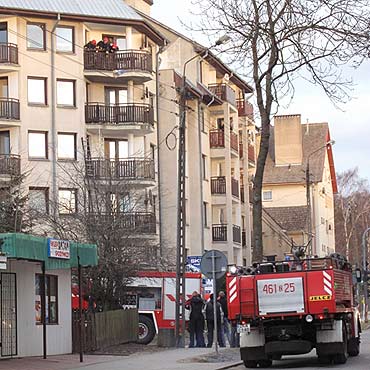 Na balkonie zapaliy si meble ogrodowe. Poar szybko ugaszono