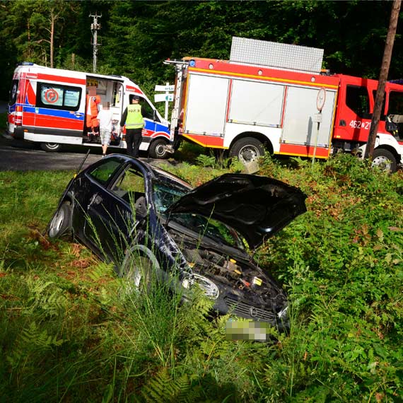 Grodno: Samochd wypad z uku. Dwie osoby zabrao pogotowie