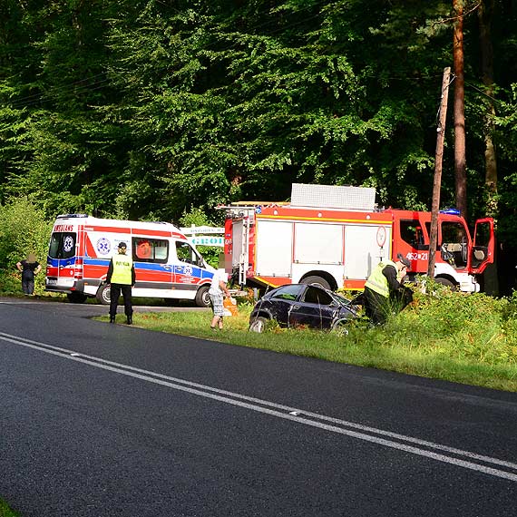 Grodno: Samochd wypad z uku. Dwie osoby zabrao pogotowie