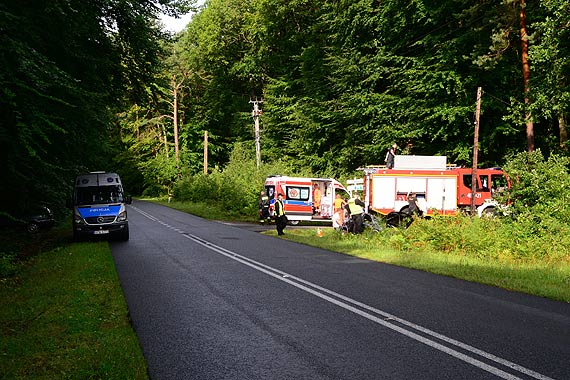 Grodno: Samochd wypad z uku. Dwie osoby zabrao pogotowie