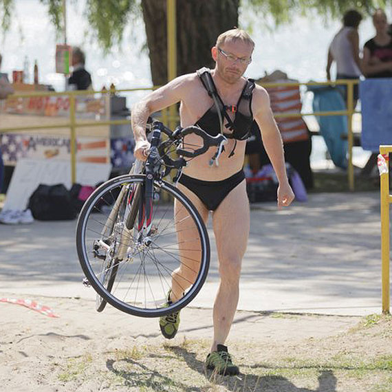 Sylwester Hawrot zwycizc Triathlonu!