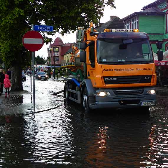 Ulewny deszcz nad Wybrzeem Kamieskim 