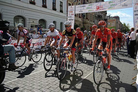 Ultramaratoczycy przejad przez Golczewo