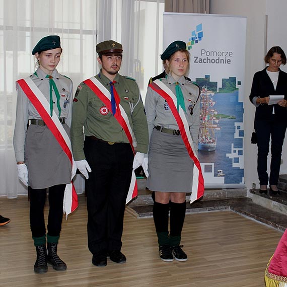  Uroczysto przekazania sztandaru onierzy Kresowych AK
