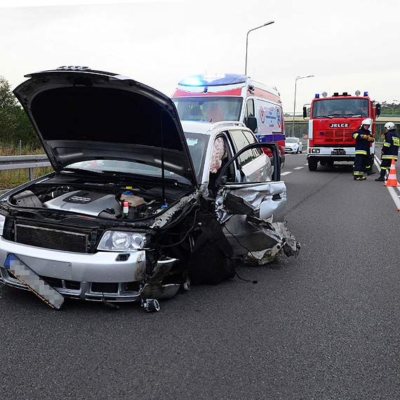 Kierowca audi zjecha na przeciwlegy pas i uderzy w samochd dostawczy koo Midzyzdrojw
