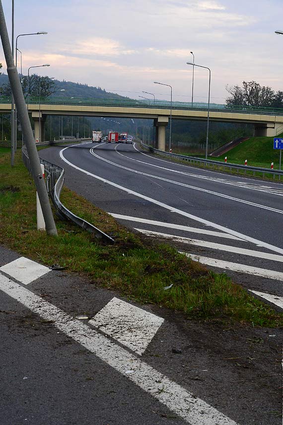 Kierowca audi zjecha na przeciwlegy pas i uderzy w samochd dostawczy koo Midzyzdrojw
