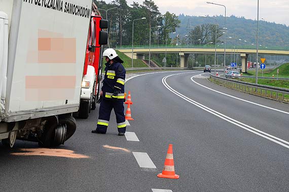 Kierowca audi zjecha na przeciwlegy pas i uderzy w samochd dostawczy koo Midzyzdrojw