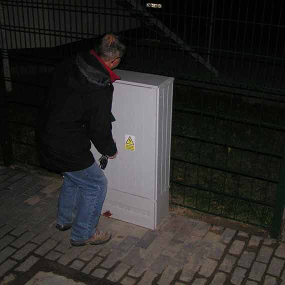 Nad nową płytą boiska wieczorem zabłysły lampy