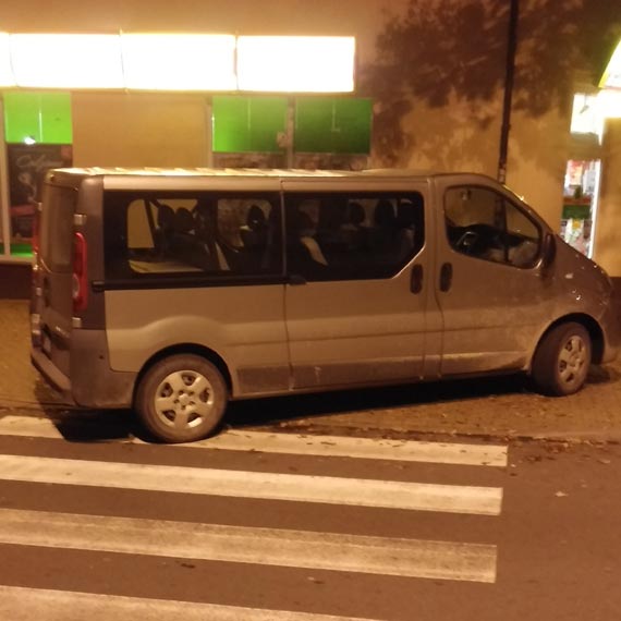 Kolejny mistrz parkowania. Tym razem zaj p chodnika w Midzyzdrojach