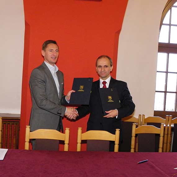Geblewicz przywiz straakom z Jarszewa w mikoajkowym prezencie now „renwk”