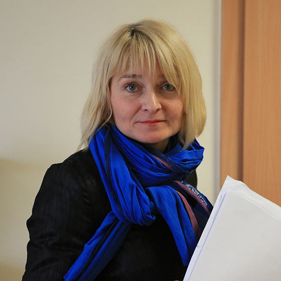 Polityka ma przede wszystkim suy realizowaniu celw wartociowych spoecznie...