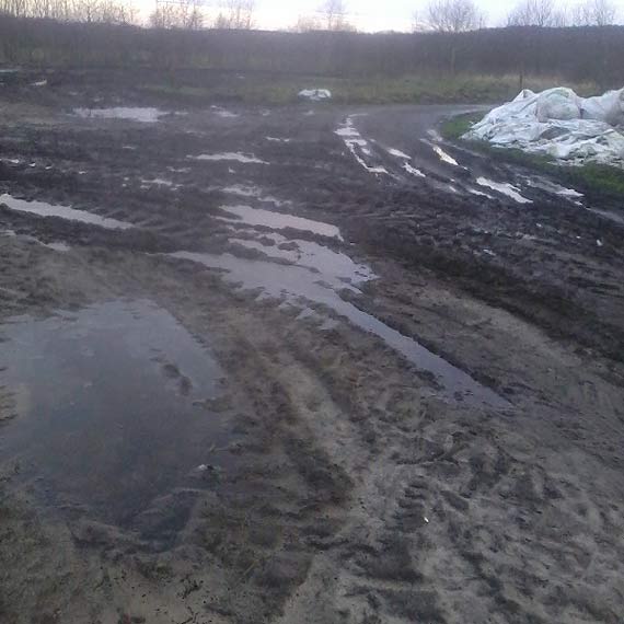 Czytelniczka: Mniejsze samochody tędy nie przejadą