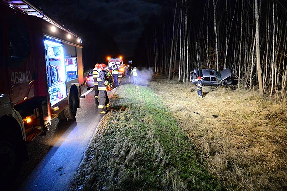 Auto przetoczyo si na pobocze