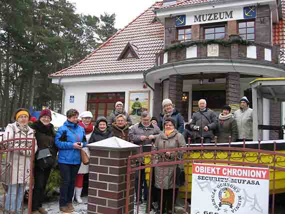 UTW z wizyt w muzeum w Niechorzu i Trzsaczu 