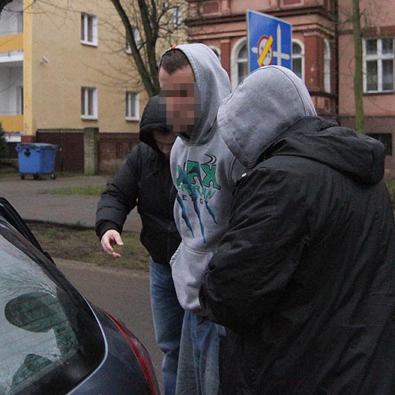 Zodzieje traktorw zatrzymani. To mieszkacy powiatu kamieskiego. Zobacz film!
