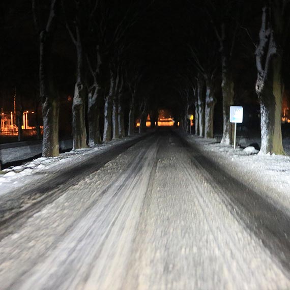 Śnieg i mróz znowu zaskoczyły drogowców