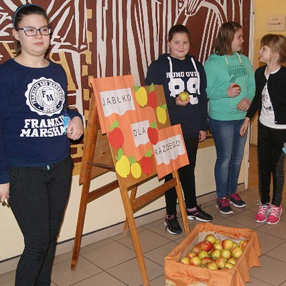 Akcja "Jabko dla kadego" w Zespole Szk Publicznych w Golczewie