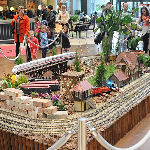 Park Miniatur i kolejek z Dziwnowa na warsztatach modelarskich w Szczecinie