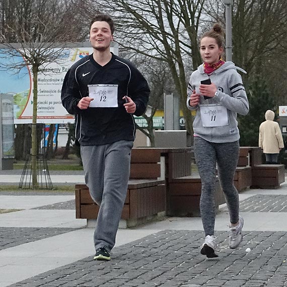 58 biegaczy wystartowao w midzyzdrojskim biegu "Tropem wilczym. Pamici onierzy Wykltych"