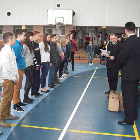 Ogólnopolski Turniej Wiedzy Pożarniczej Młodzież Zapobiega pożarom w Świerznie