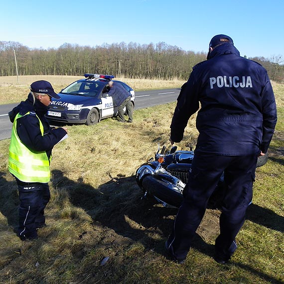 Zderzenie motocykla z osobówką na szczęście bez ofiar w ludziach