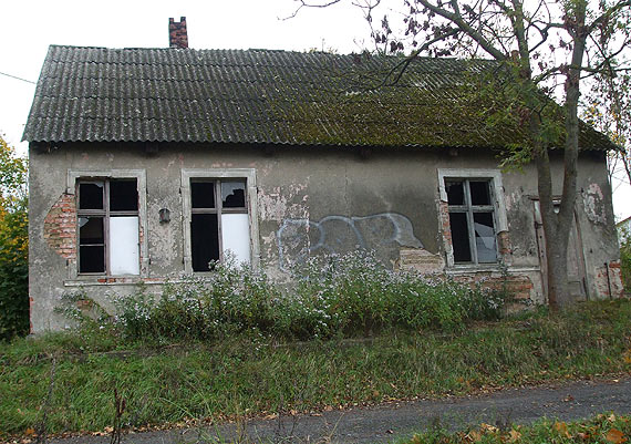 Czytelnik: W Wicku budynek grozi zawaleniem. Wadze gminy Midzyzdroje umywaj rce