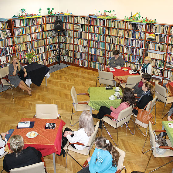 „Nie ma zbrodni bez ciała” – Katarzyna Bonda w międzyzdrojskiej bibliotece