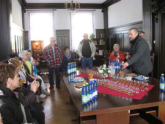 Suchacze UTW zwiedzili podziemia w Szczeciskiej Fabryce Wdek „Starka”